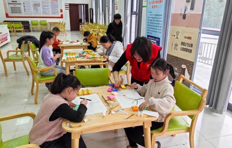 城關(guān)鎮(zhèn)七星村舉辦“約繪春天”創(chuàng)意繪畫(huà)活動(dòng)